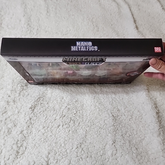 Minecraft Caves and Cliffs 1.65" 18-Pack Series 8 Die-cast Figures - Picture 3 of 5